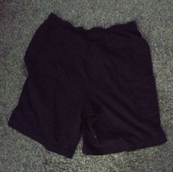 black baggy shorts - Picture 2 of 3